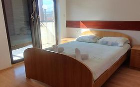 Ivanoski Studios And Guest Rooms